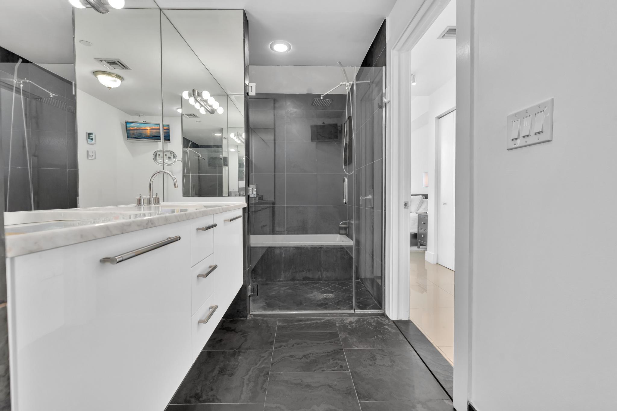 900 Biscayne #4703, Miami FL 33132