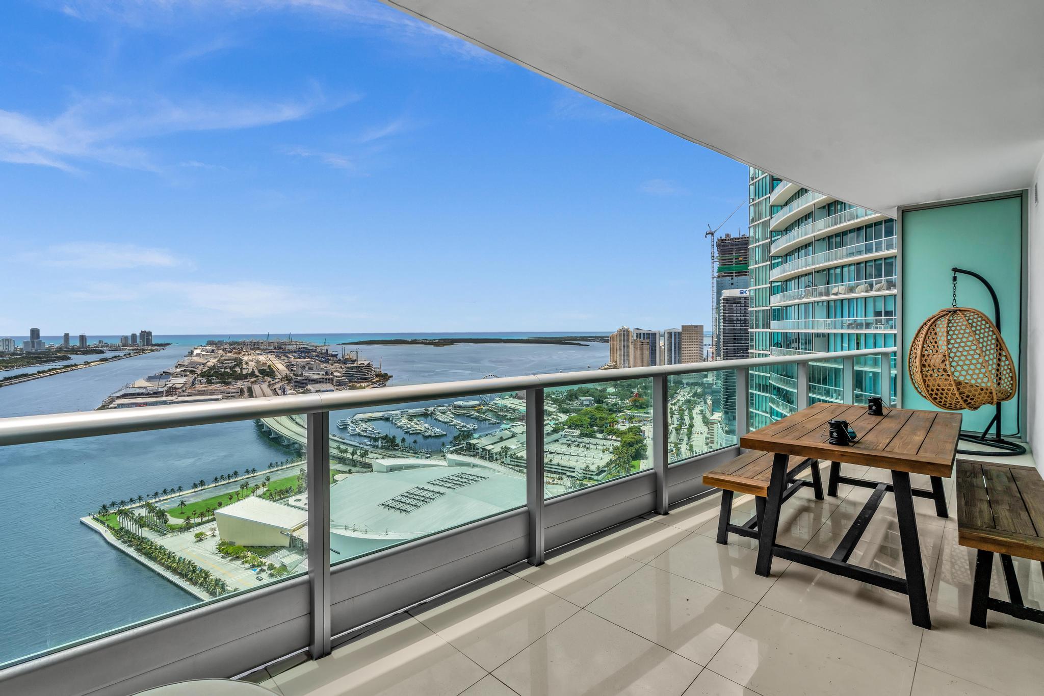 900 Biscayne #4703, Miami FL 33132