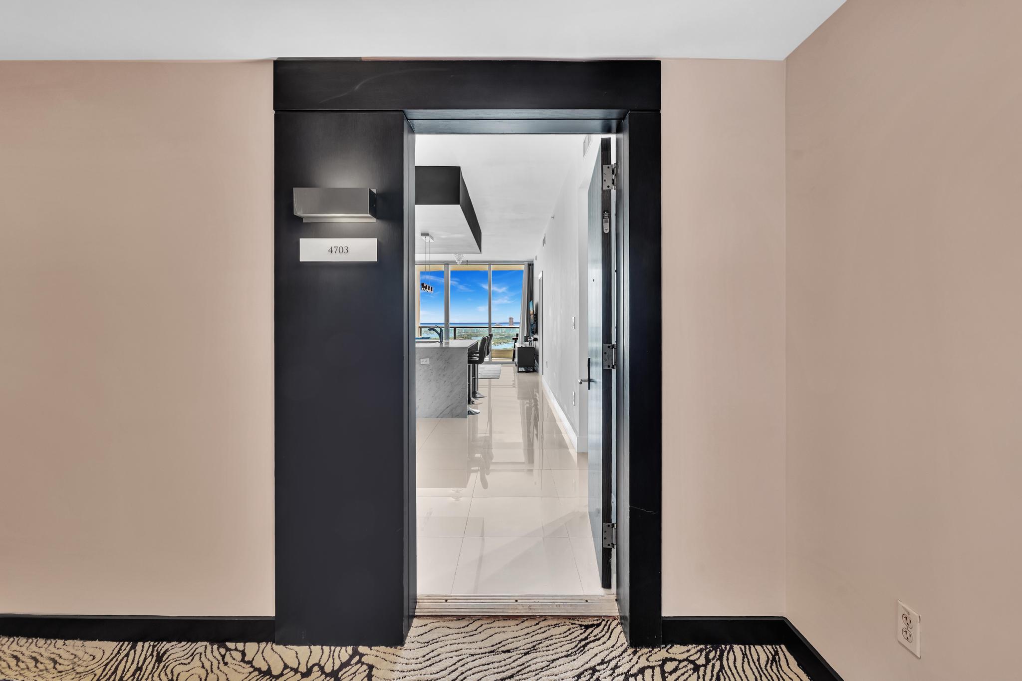 900 Biscayne #4703, Miami FL 33132