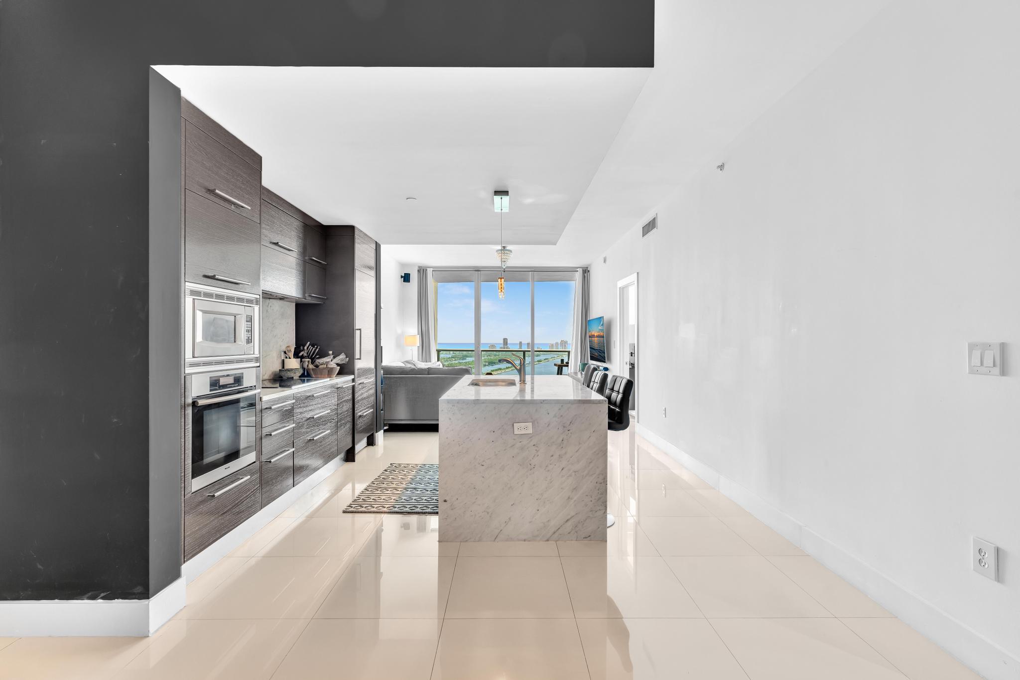 900 Biscayne #4703, Miami FL 33132