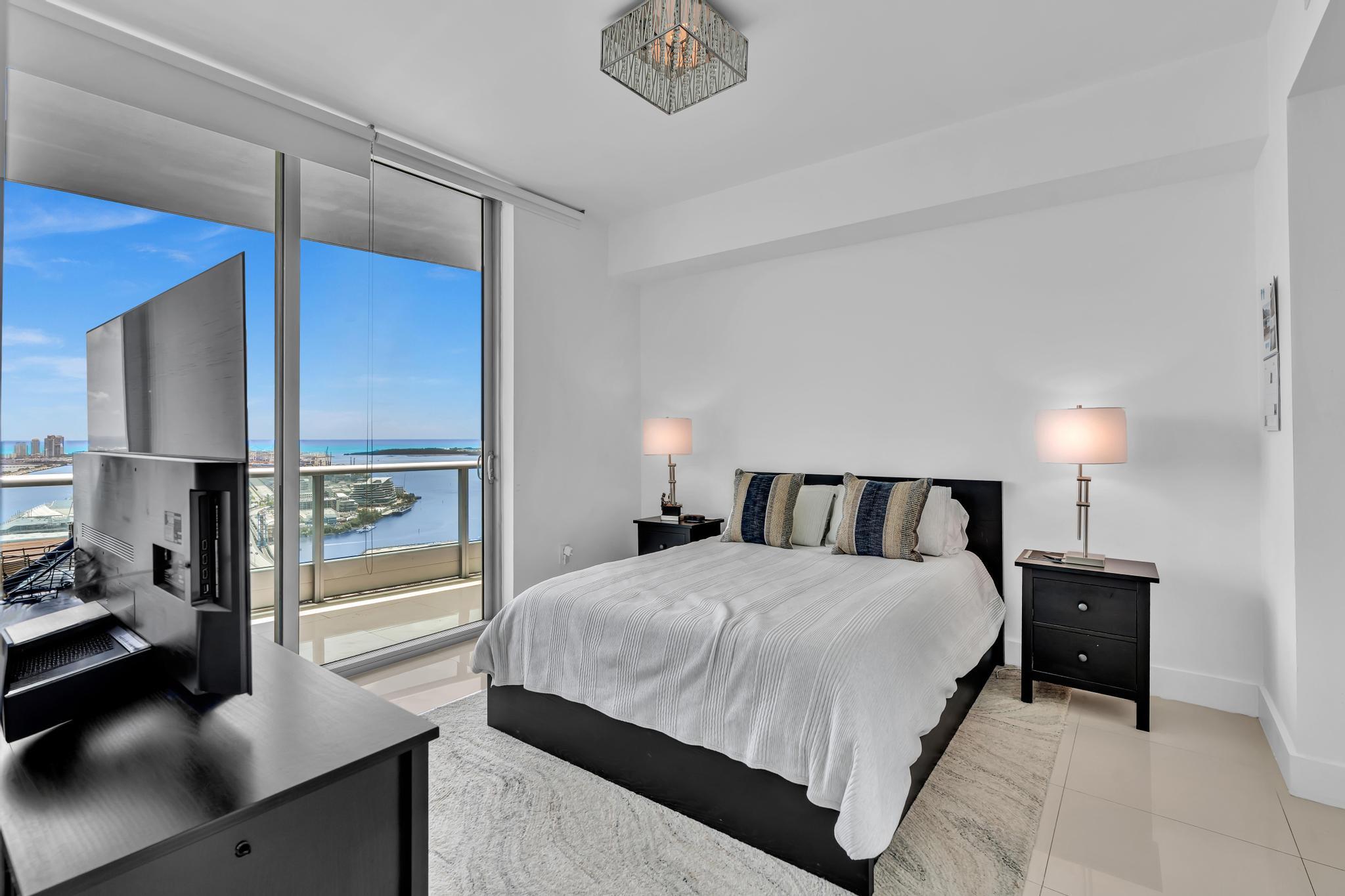 900 Biscayne #4703, Miami FL 33132