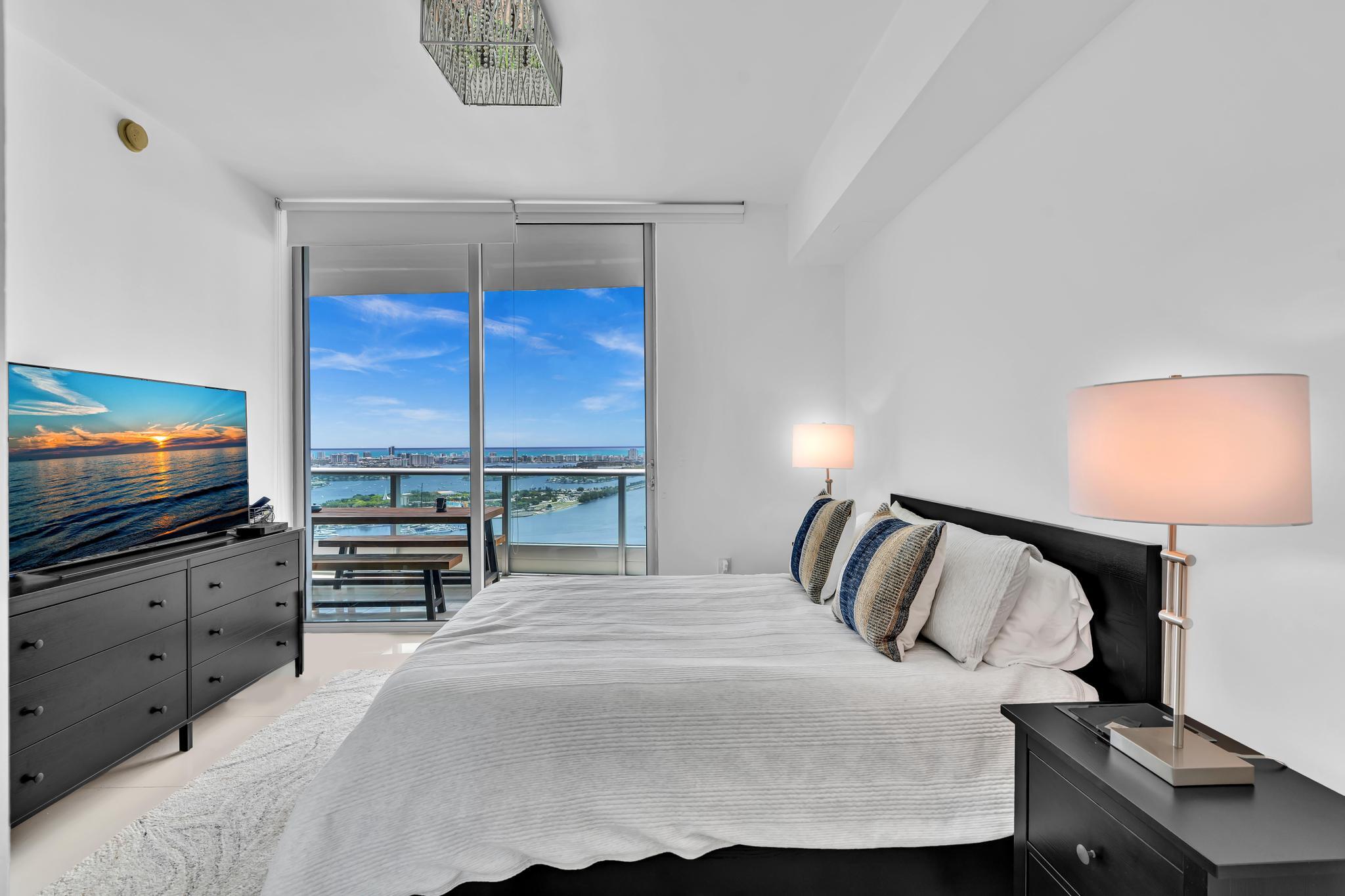 900 Biscayne #4703, Miami FL 33132