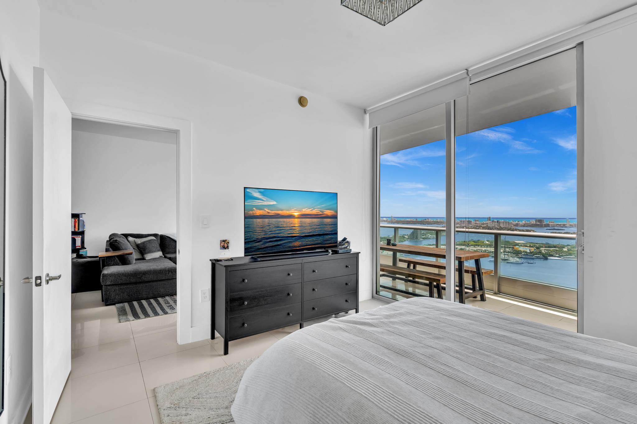 900 Biscayne #4703, Miami FL 33132