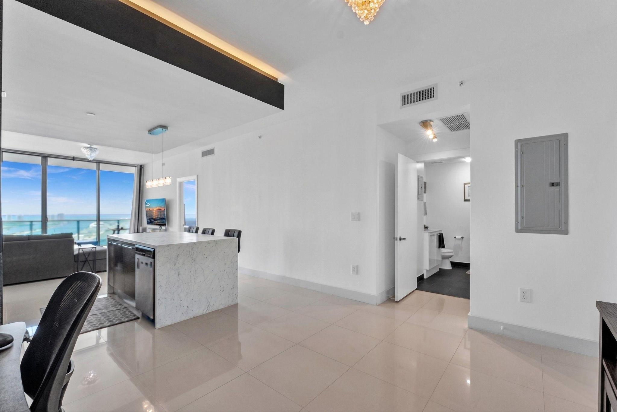 900 Biscayne #4703, Miami FL 33132
