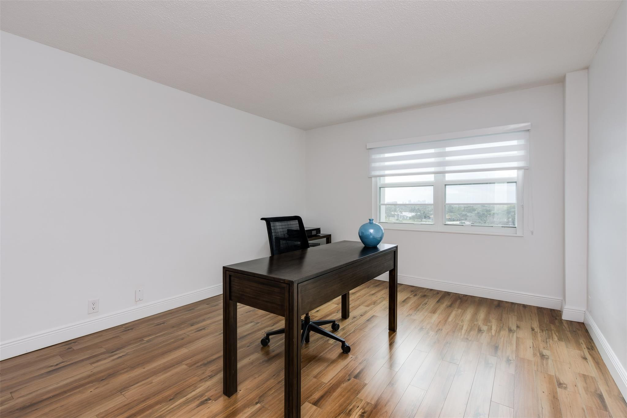 2500 NE 48th #609, Fort Lauderdale FL 33308