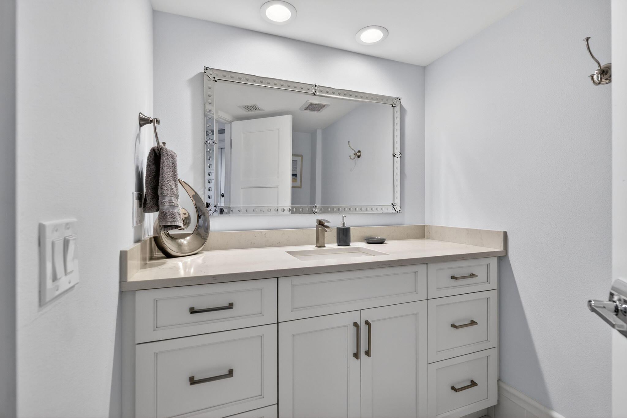 176 Helios #205, Jupiter FL 33477