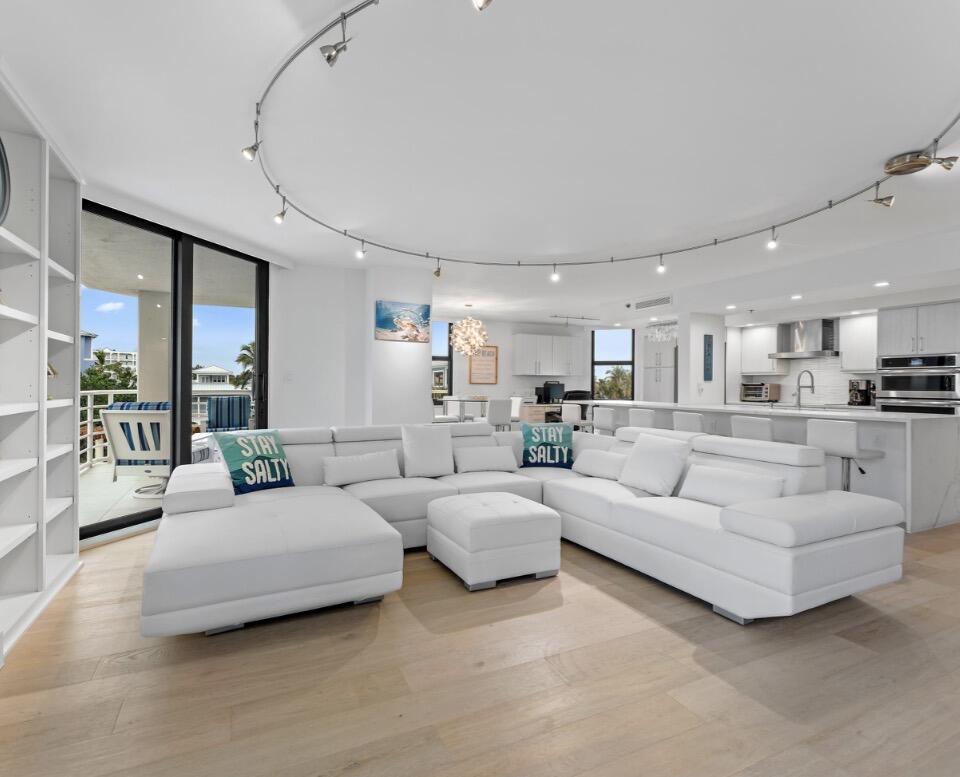 176 Helios #205, Jupiter FL 33477