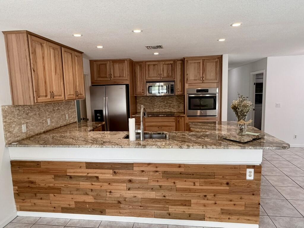 147 Sunflower, Royal Palm Beach FL 33411