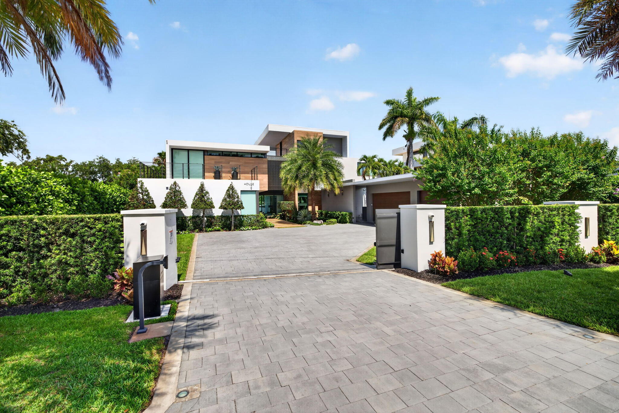 1529 Middle River, Fort Lauderdale FL 33304