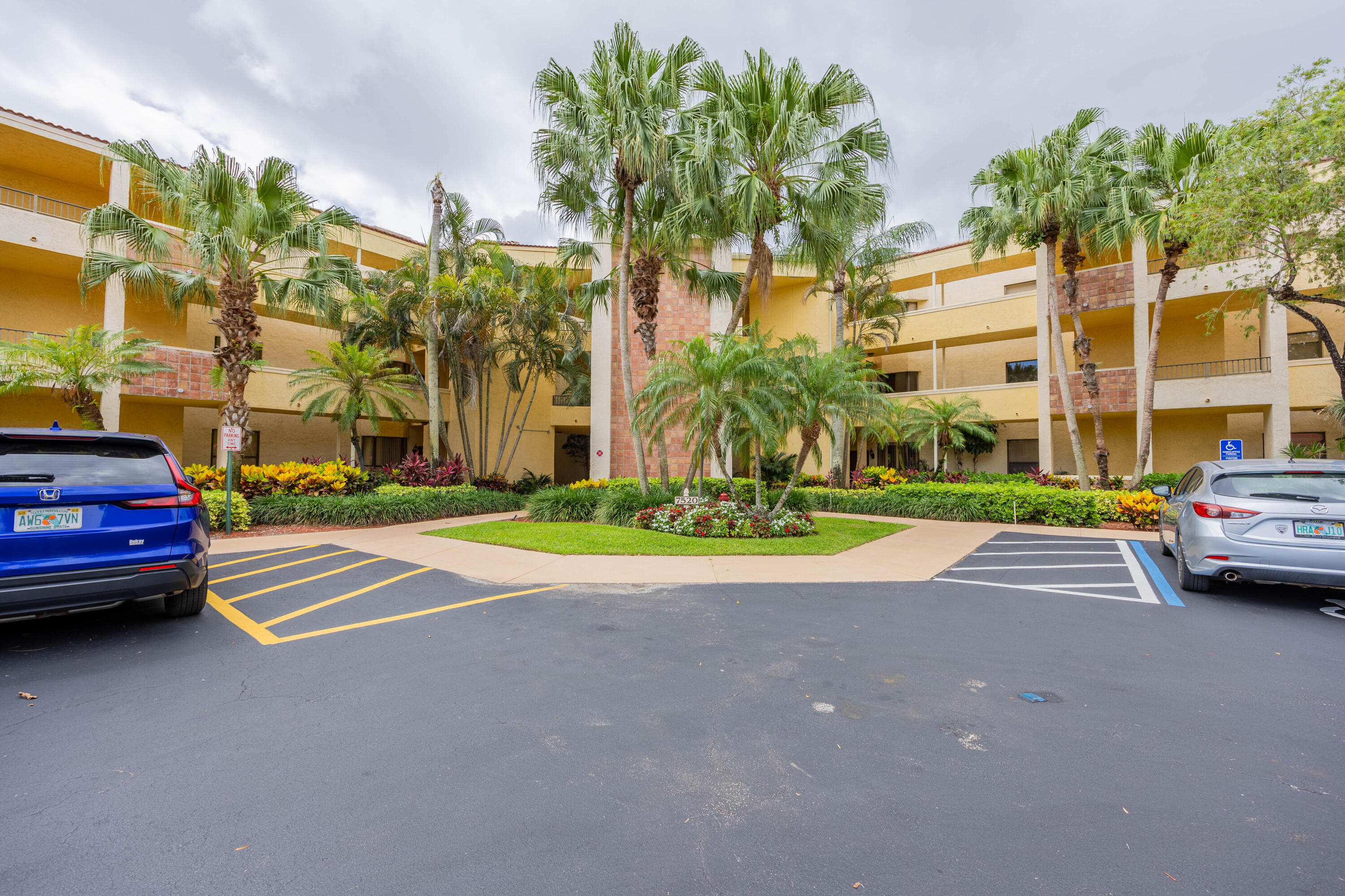 7520 La Paz #104, Boca Raton FL 33433