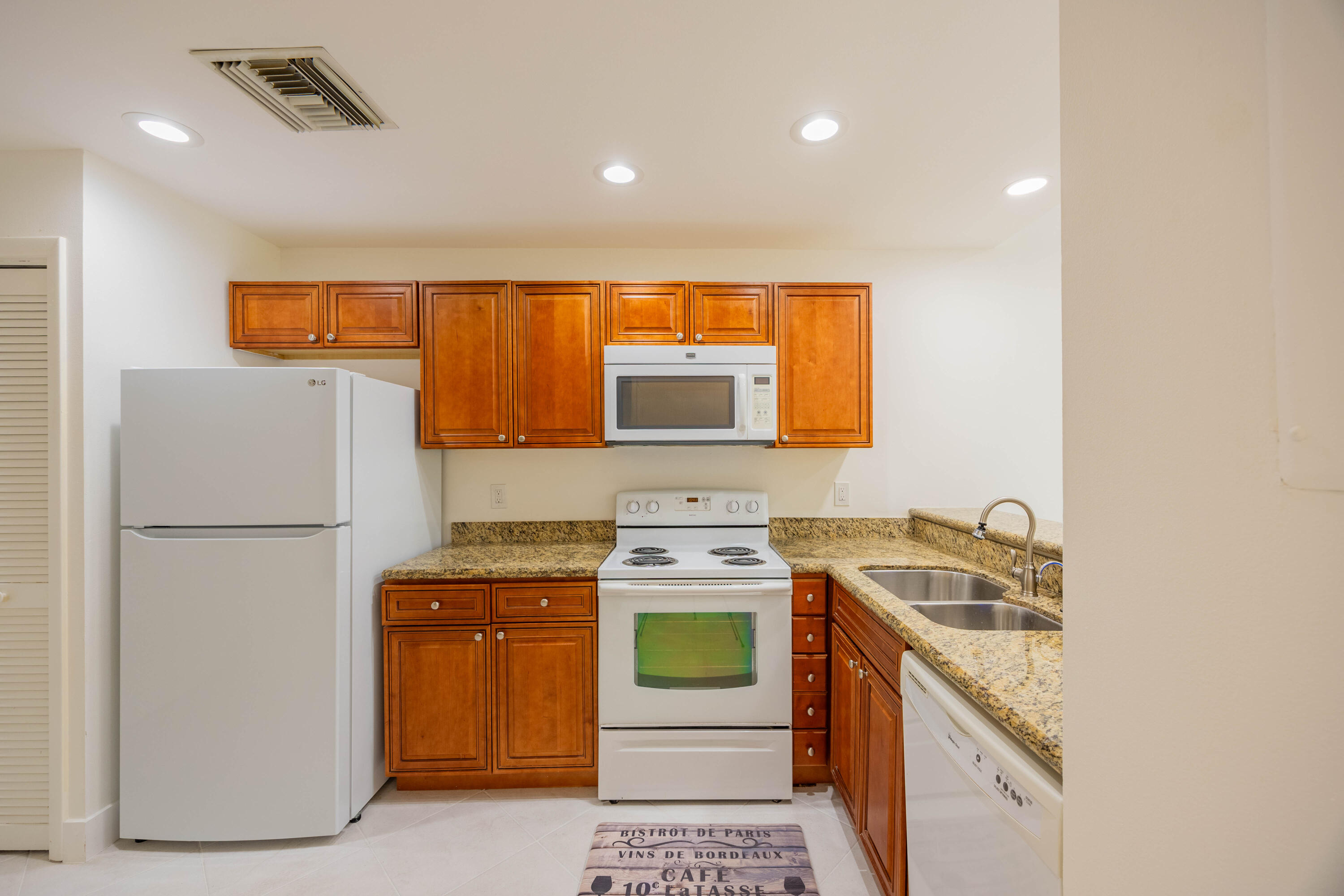 7520 La Paz #104, Boca Raton FL 33433