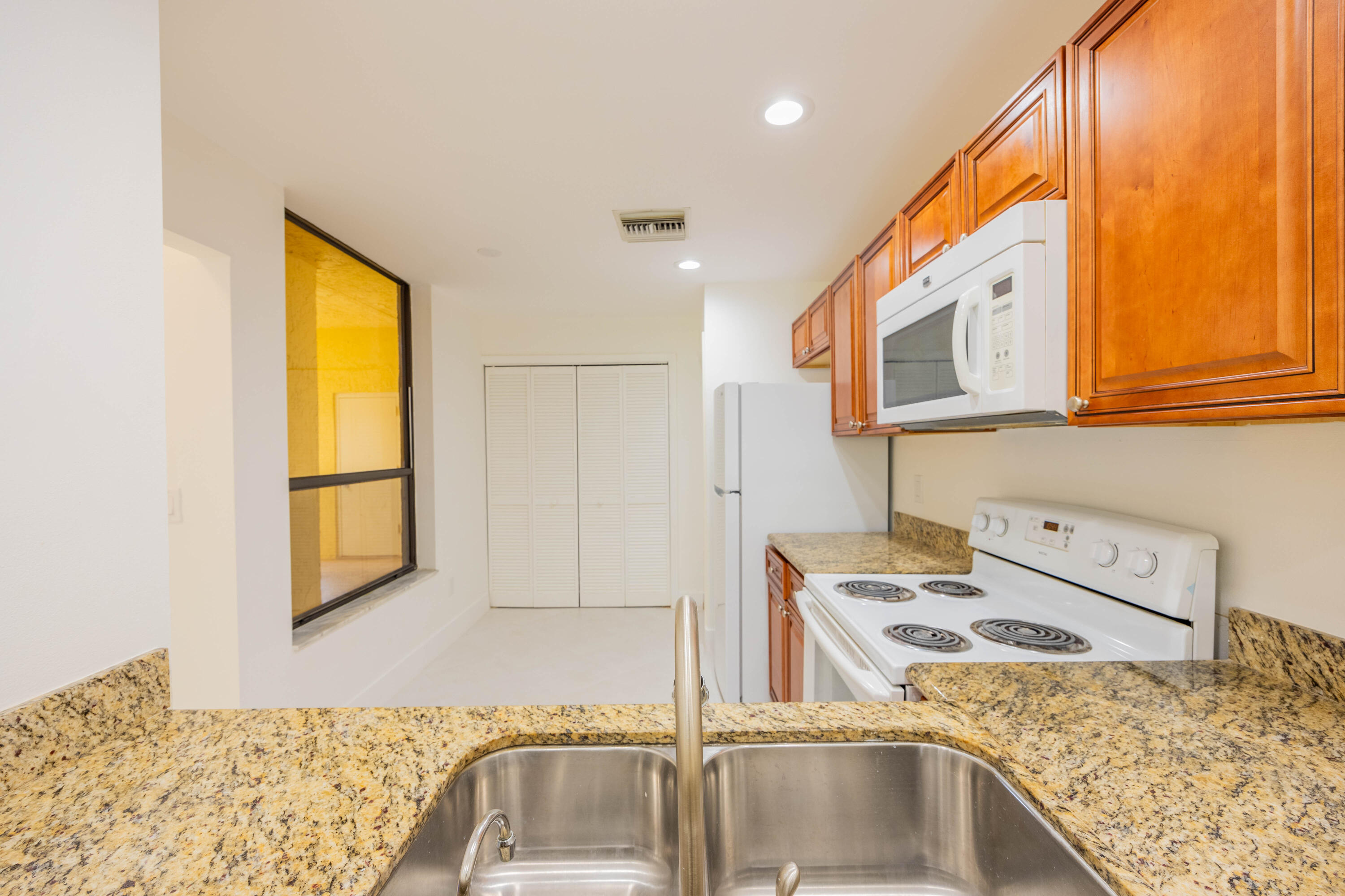 7520 La Paz #104, Boca Raton FL 33433