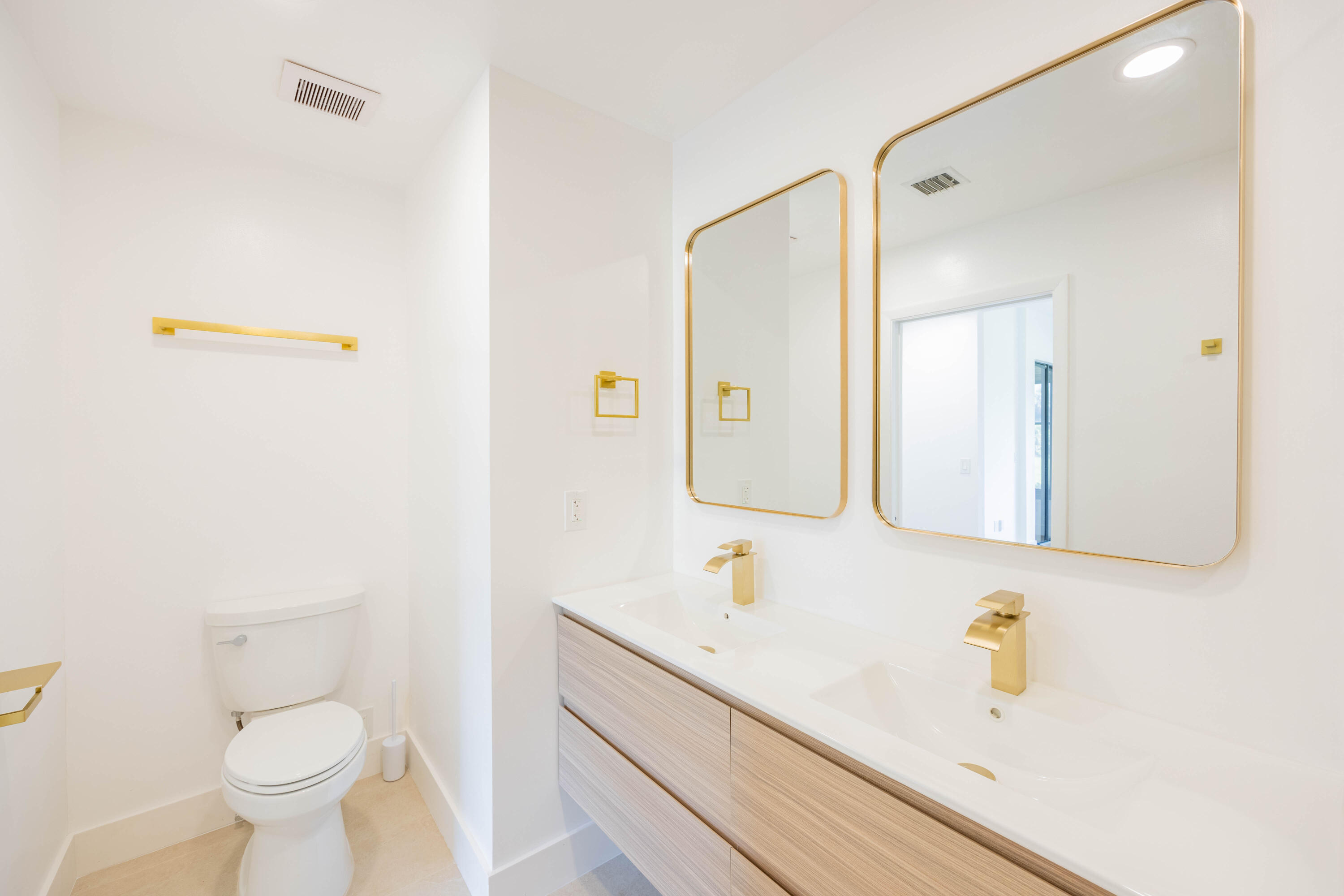 7520 La Paz #104, Boca Raton FL 33433
