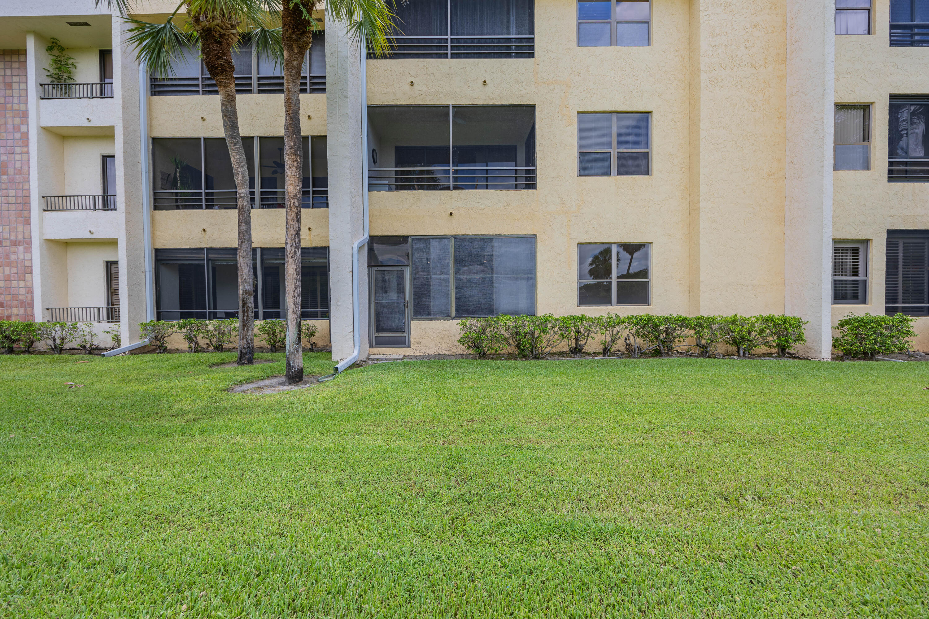 7520 La Paz #104, Boca Raton FL 33433