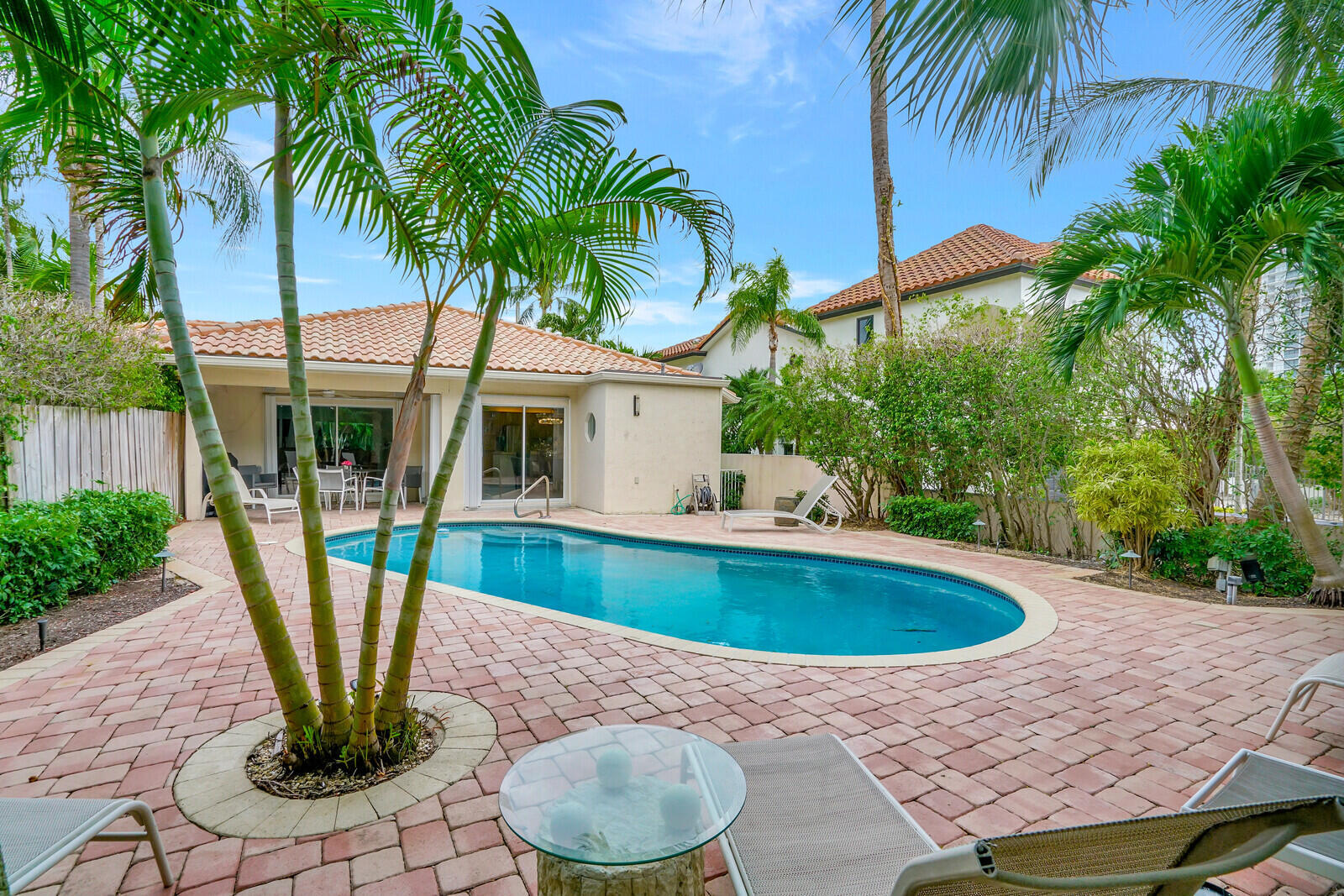 290 E Fern, Boca Raton FL 33432