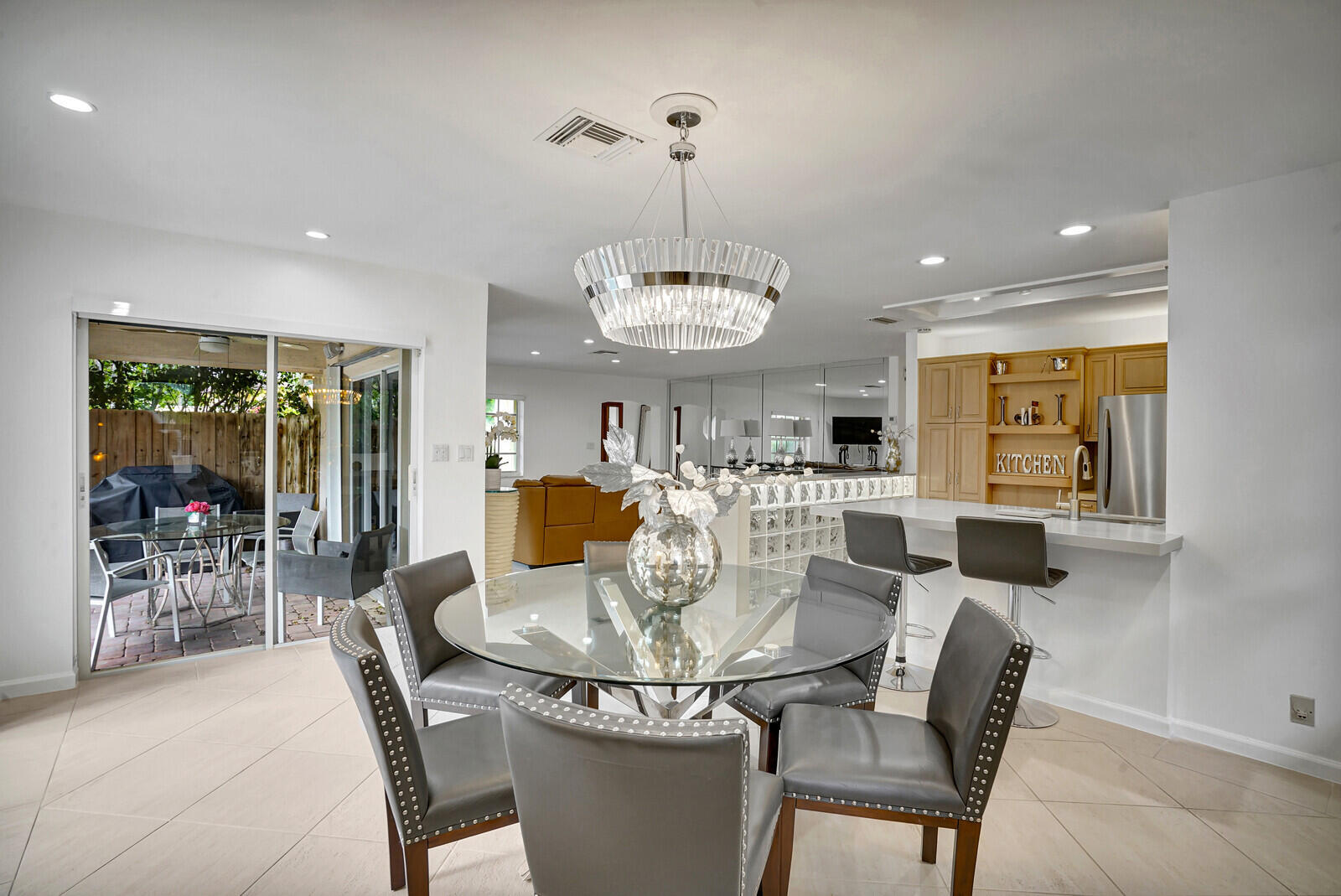 290 E Fern, Boca Raton FL 33432