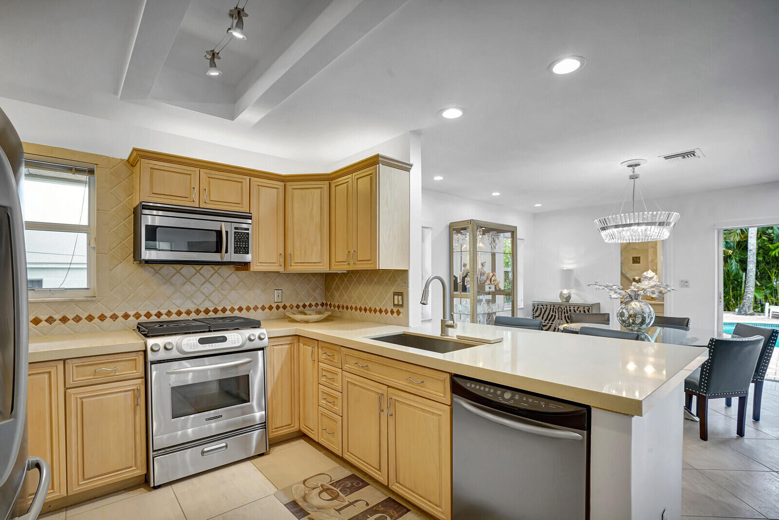 290 E Fern, Boca Raton FL 33432
