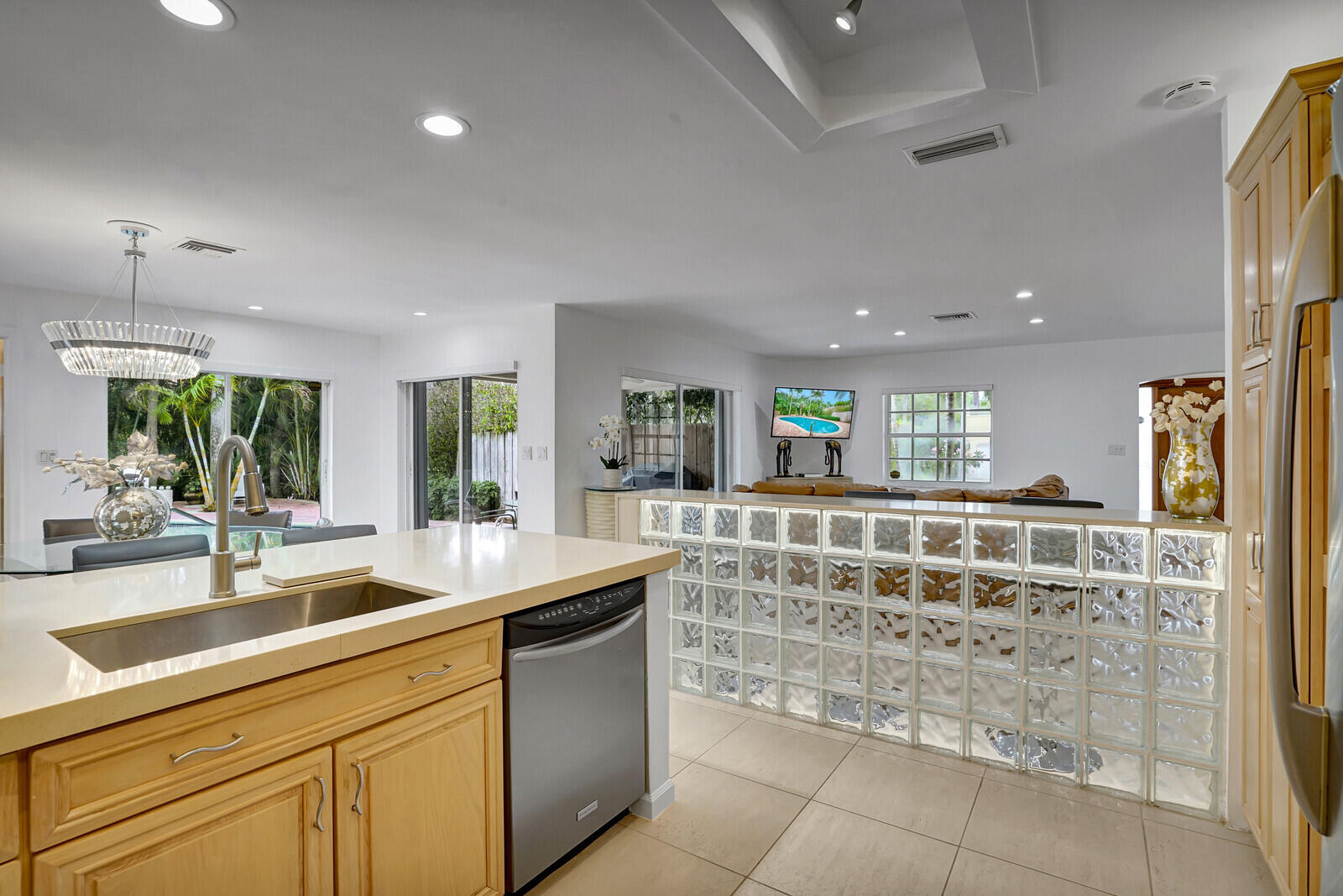 290 E Fern, Boca Raton FL 33432