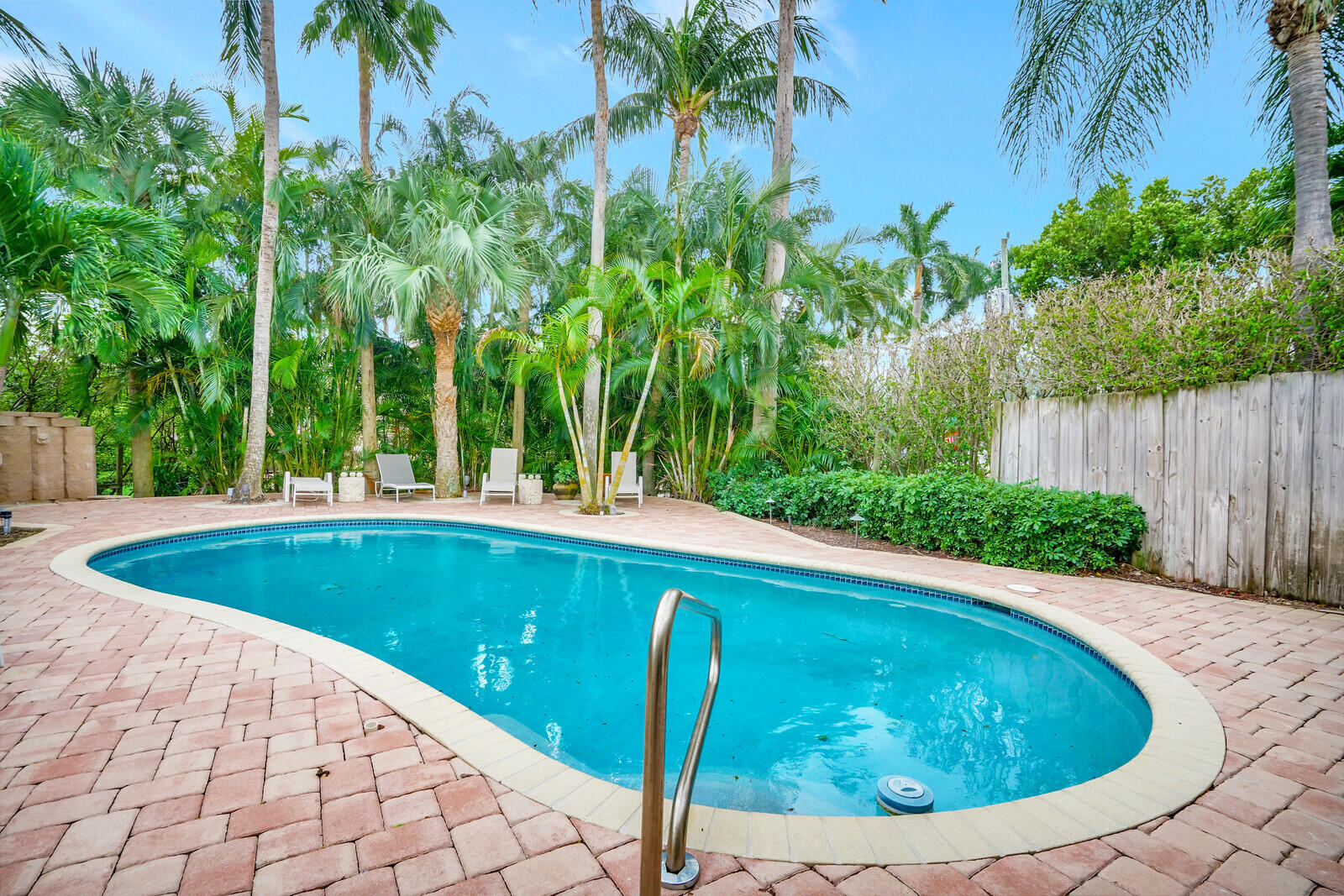 290 E Fern, Boca Raton FL 33432