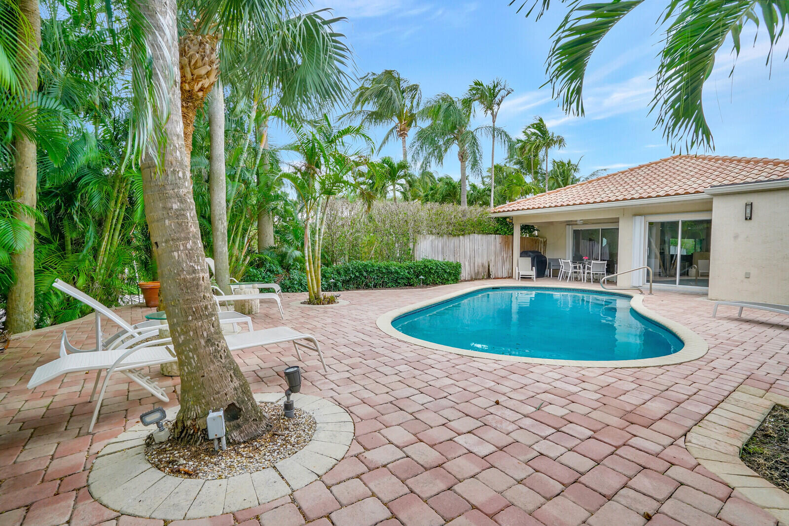 290 E Fern, Boca Raton FL 33432