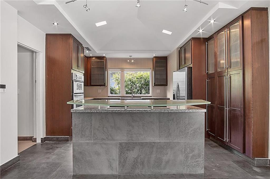 551 NE 53rd, Miami FL 33137
