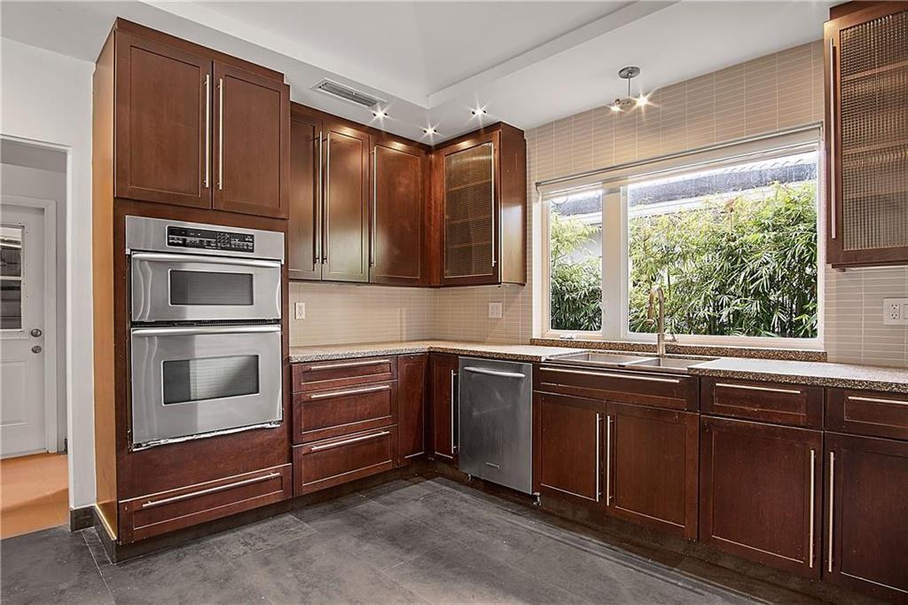 551 NE 53rd, Miami FL 33137
