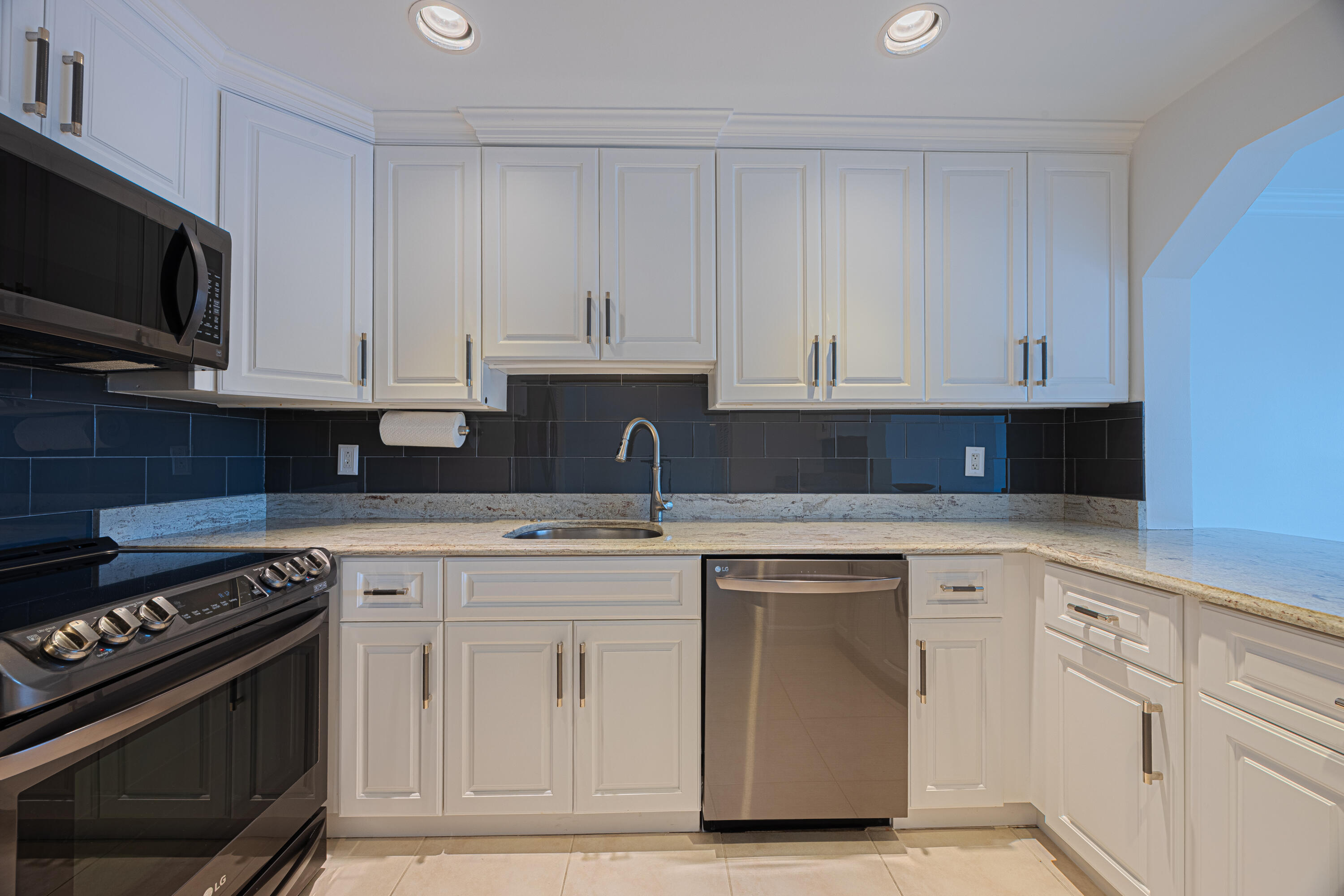 801 Palm Trail #9, Delray Beach FL 33483
