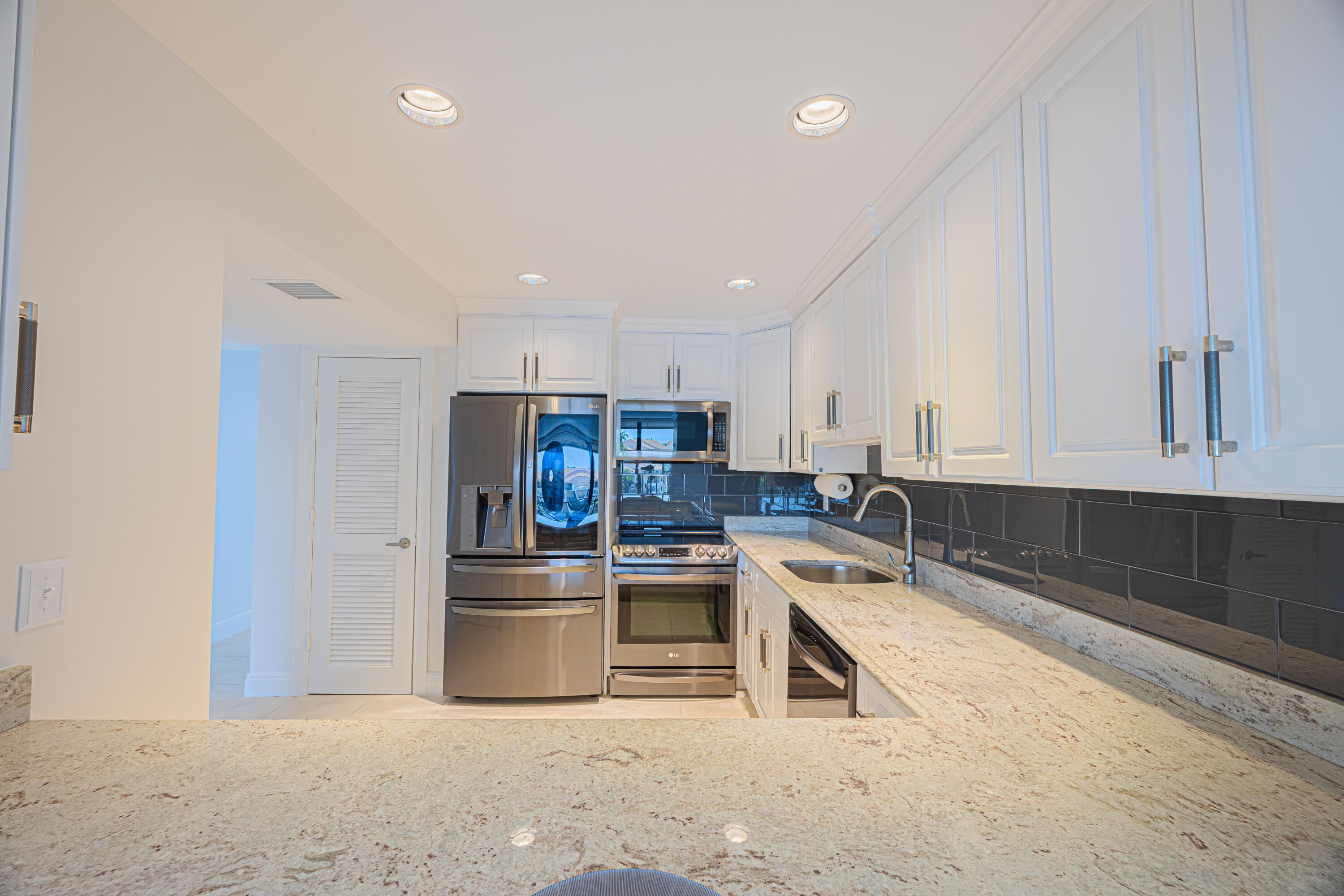 801 Palm Trail #9, Delray Beach FL 33483