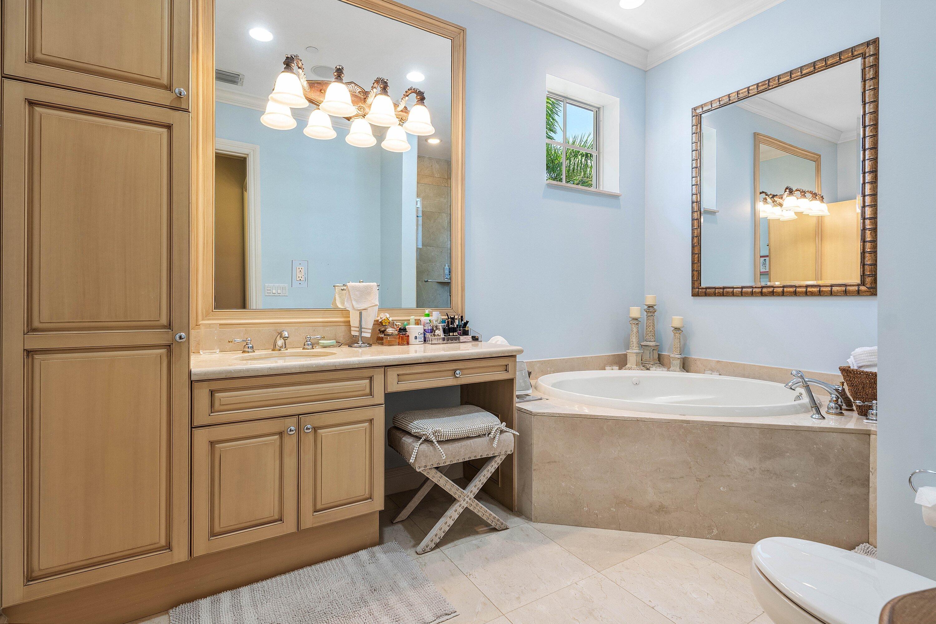 26 Marina Gardens, Palm Beach Gardens FL 33410