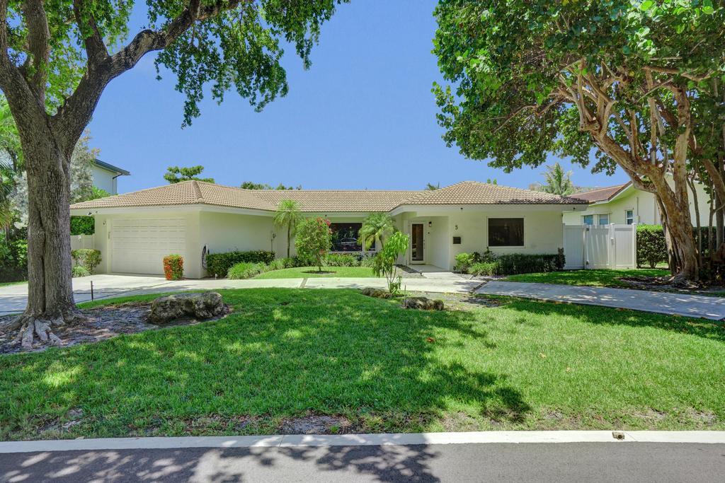 5 Gatehouse, Sea Ranch Lakes FL 33308