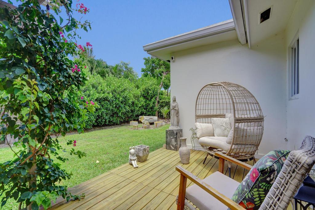 5 Gatehouse, Sea Ranch Lakes FL 33308