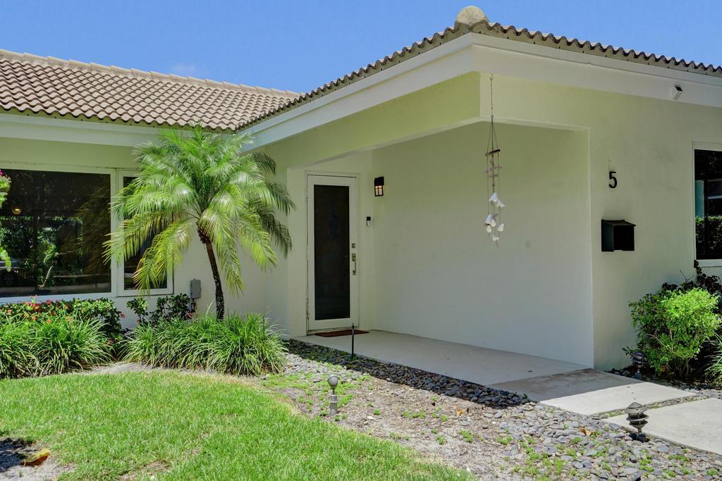 5 Gatehouse, Sea Ranch Lakes FL 33308