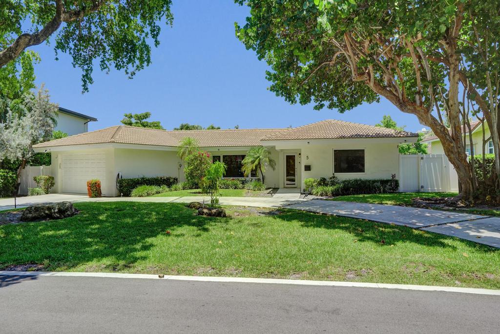 5 Gatehouse, Sea Ranch Lakes FL 33308