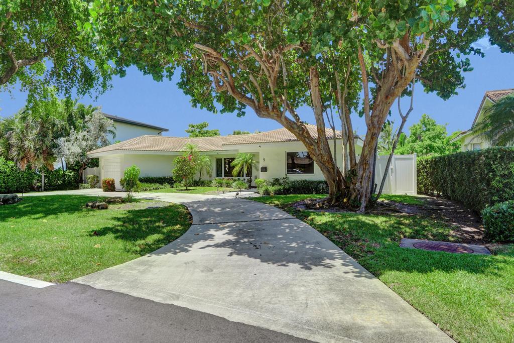 5 Gatehouse, Sea Ranch Lakes FL 33308