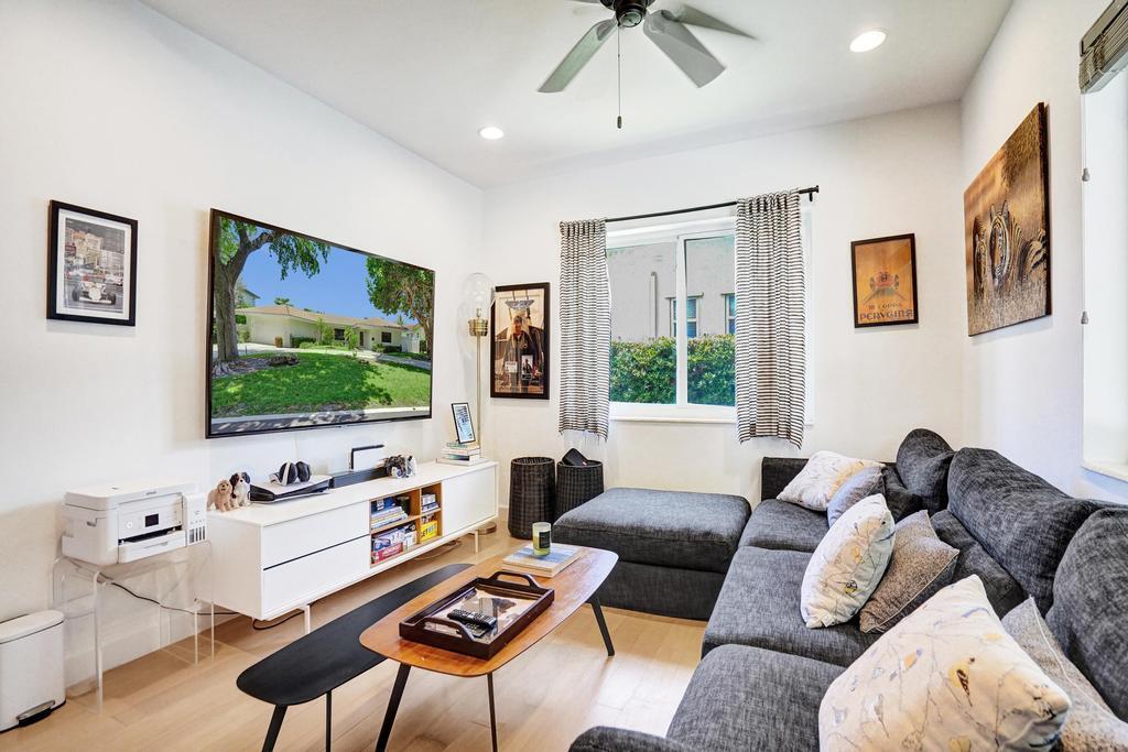 5 Gatehouse, Sea Ranch Lakes FL 33308