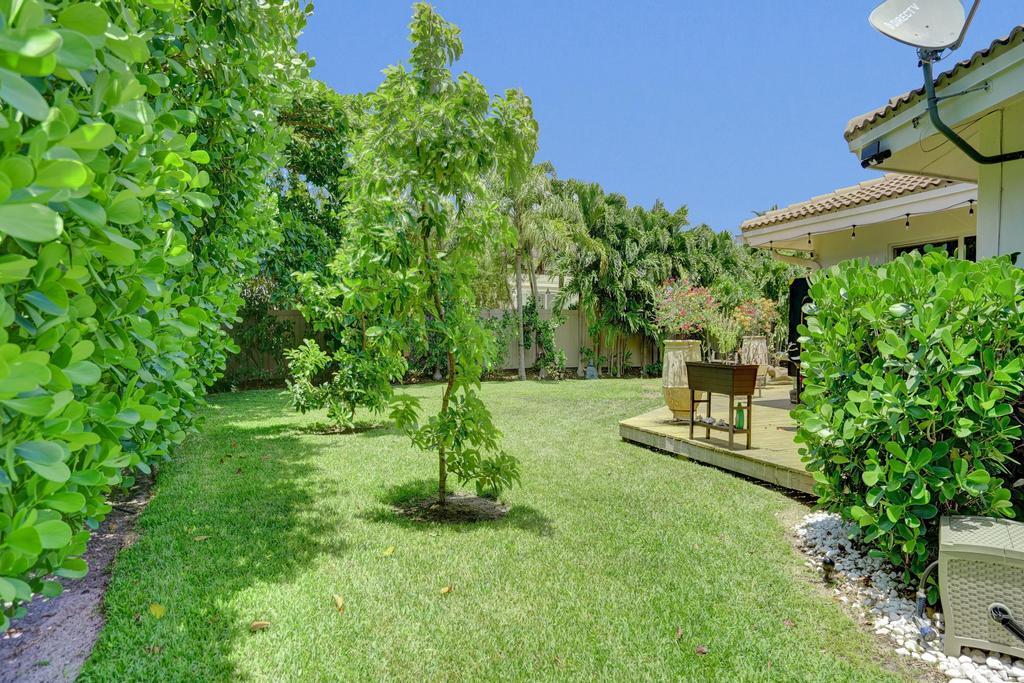 5 Gatehouse, Sea Ranch Lakes FL 33308
