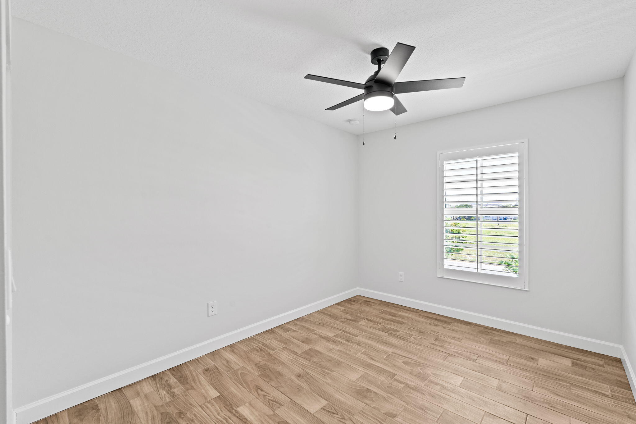 56 W 12th #D, Riviera Beach FL 33404