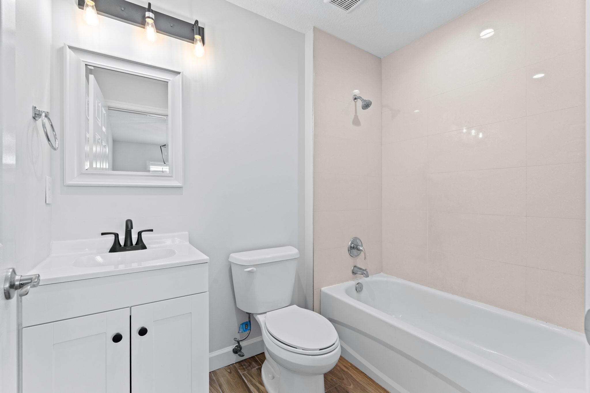 56 W 12th #D, Riviera Beach FL 33404