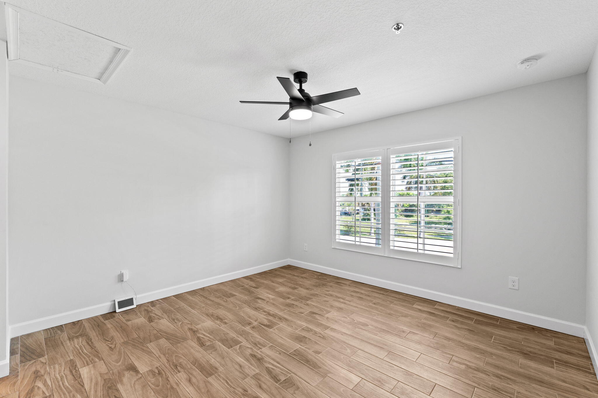 56 W 12th #D, Riviera Beach FL 33404