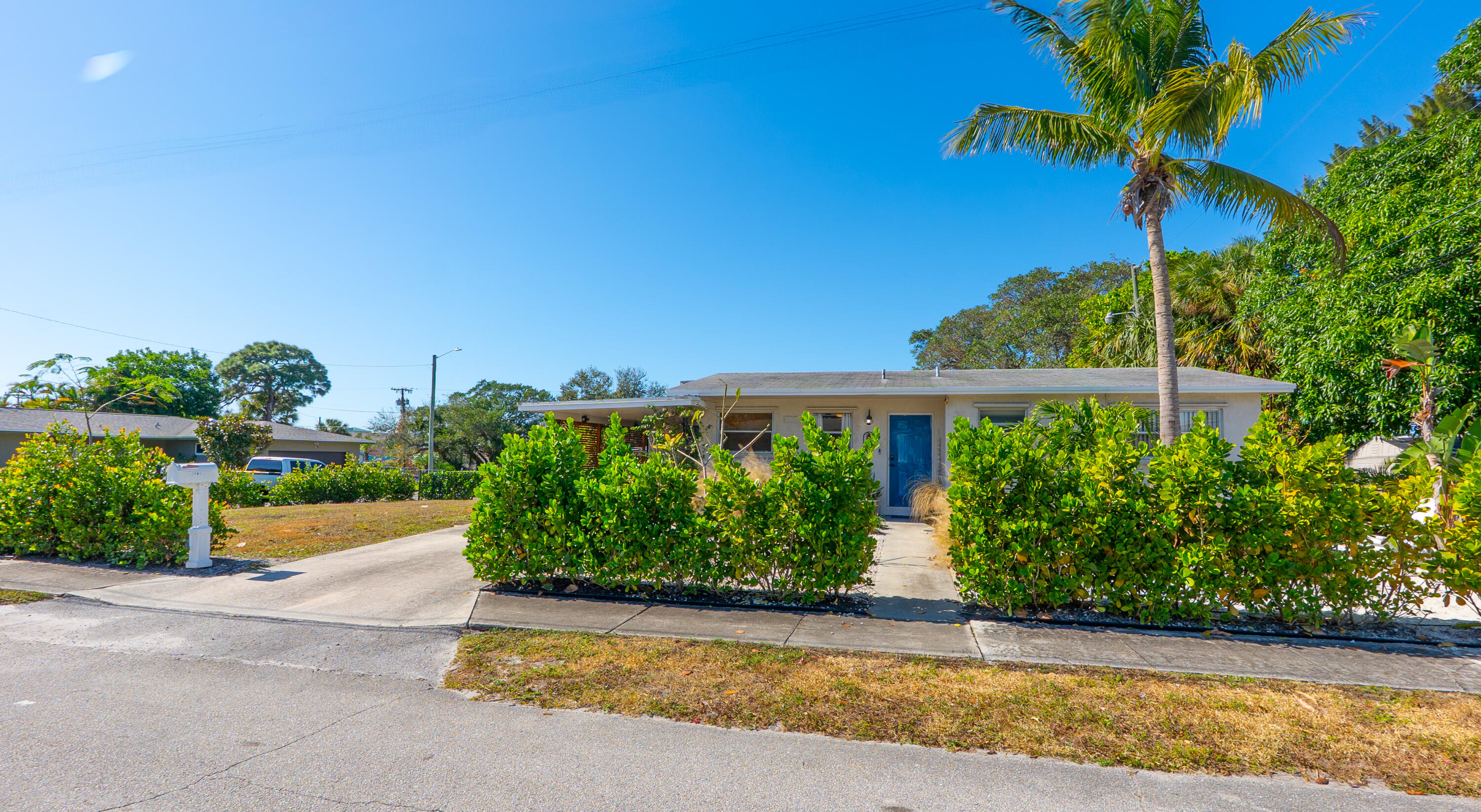 2401 Avenue Q, West Palm Beach FL 33404