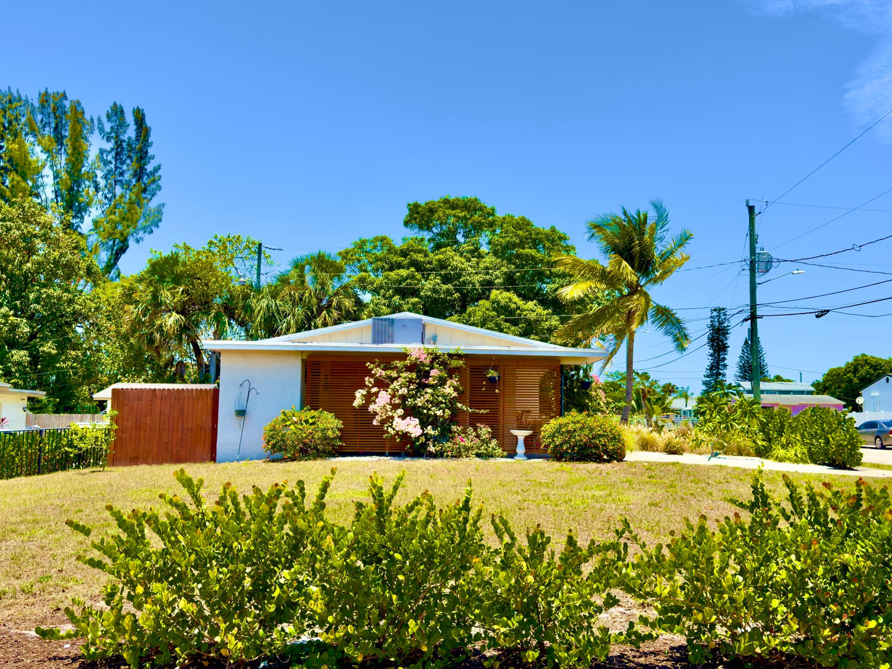 2401 Avenue Q, West Palm Beach FL 33404