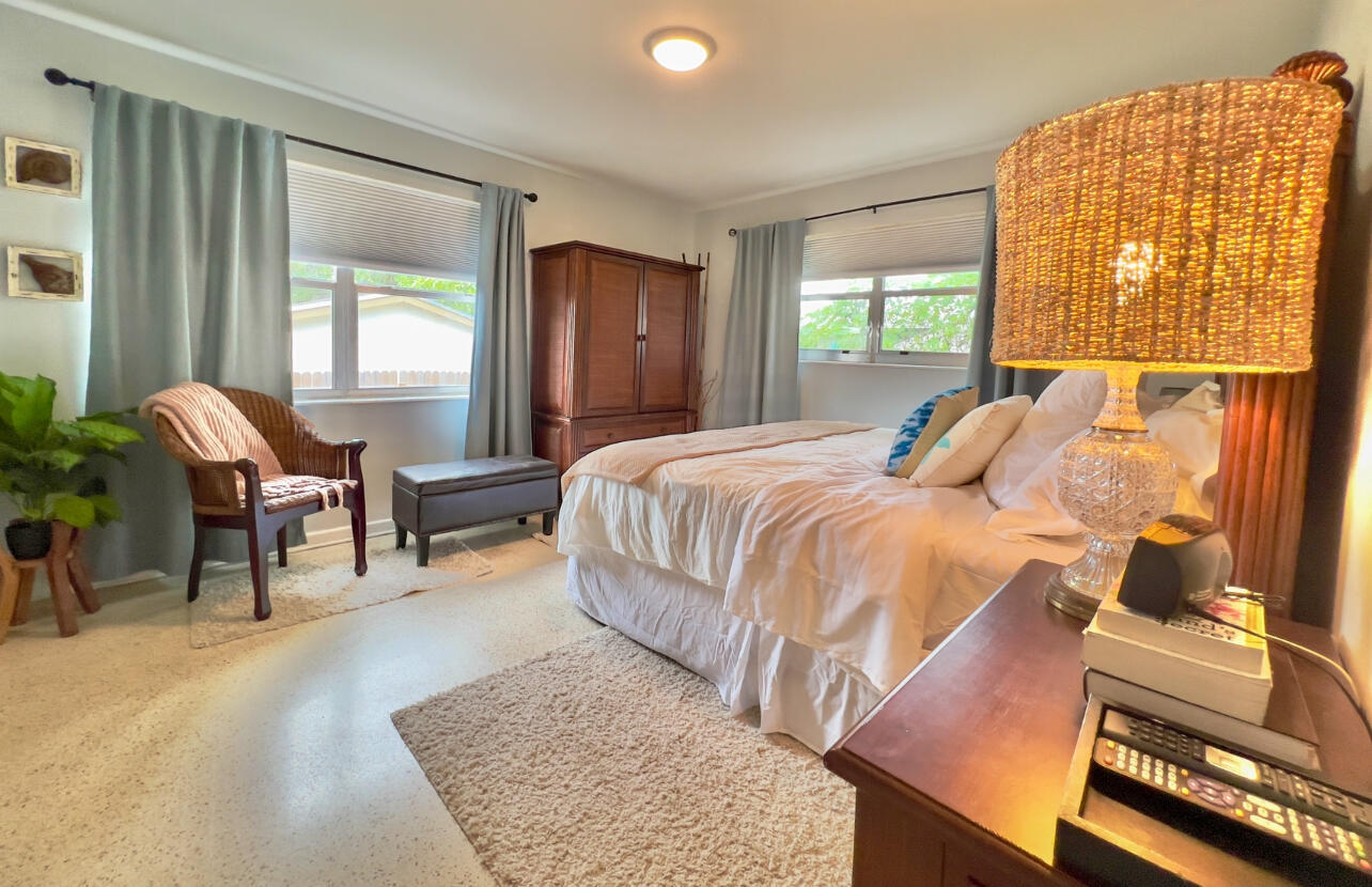 2401 Avenue Q, West Palm Beach FL 33404