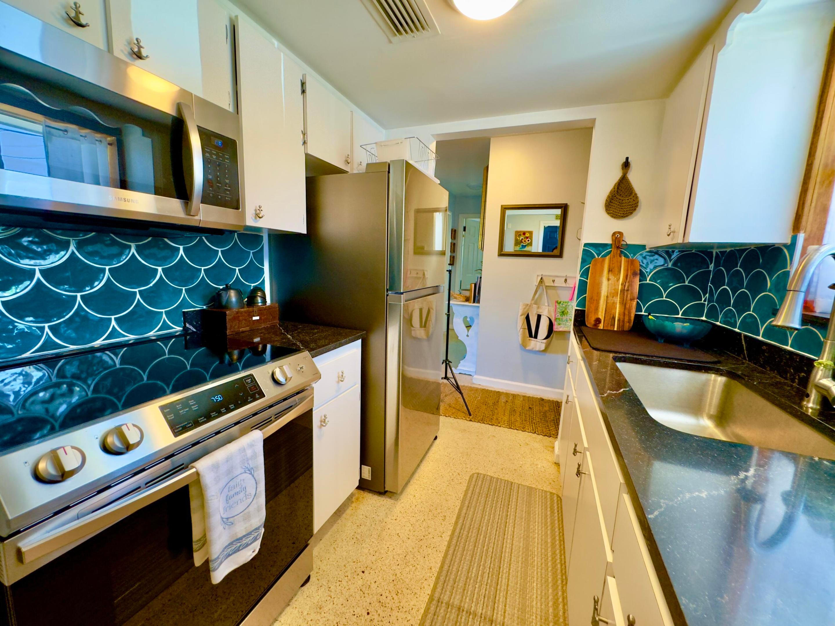 2401 Avenue Q, West Palm Beach FL 33404
