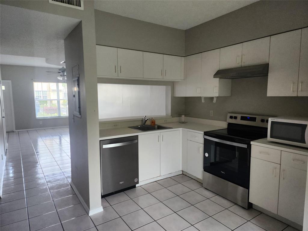 51 Whitehead #51, Weston FL 33326