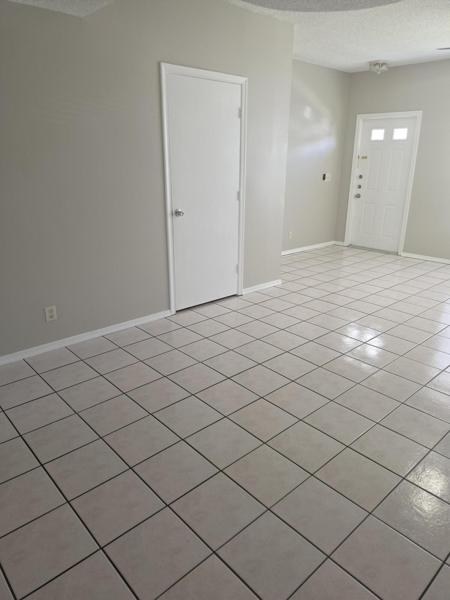 51 Whitehead #51, Weston FL 33326