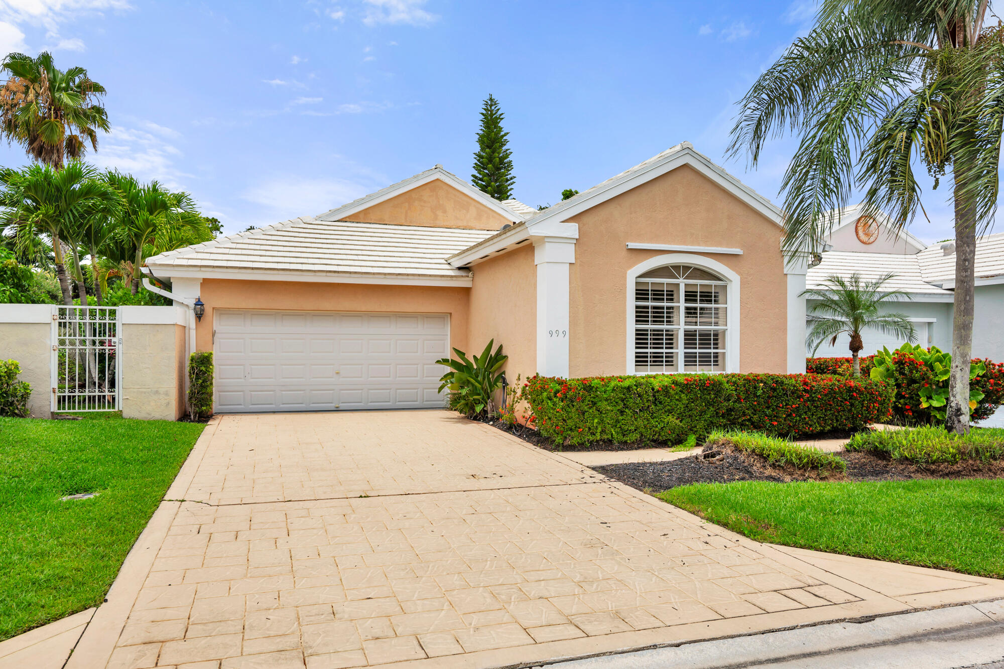 999 Lytham, West Palm Beach FL 33411