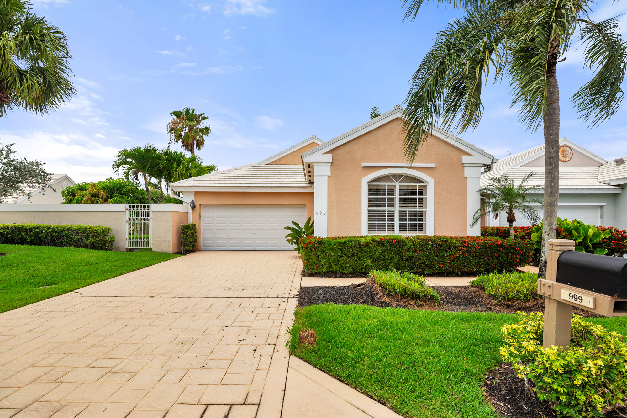 999 Lytham, West Palm Beach FL 33411