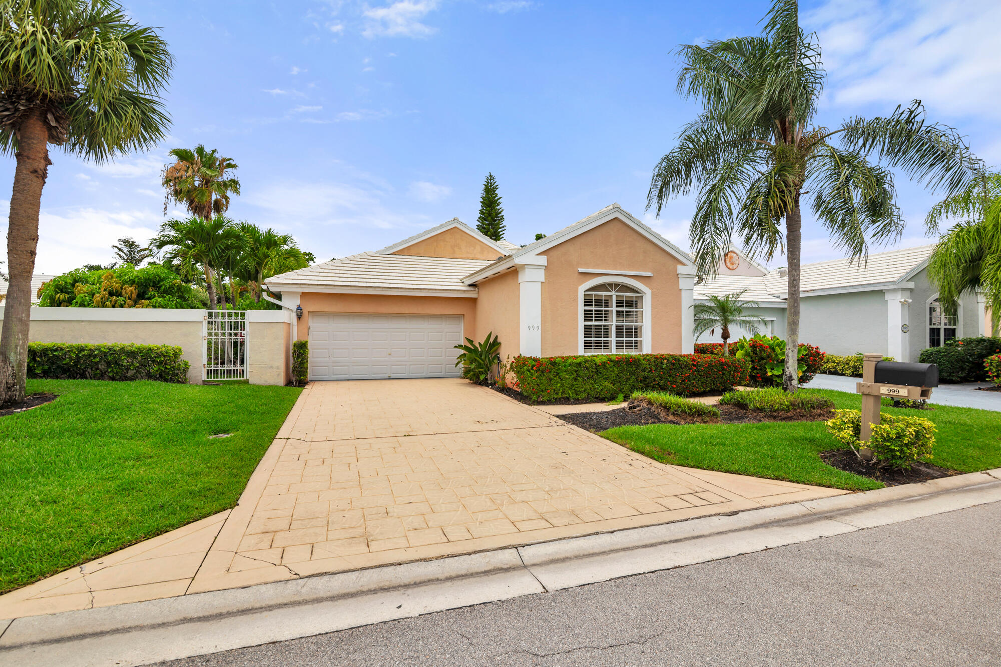 999 Lytham, West Palm Beach FL 33411