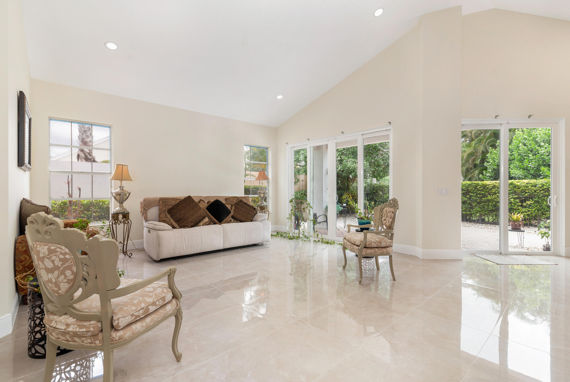 999 Lytham, West Palm Beach FL 33411
