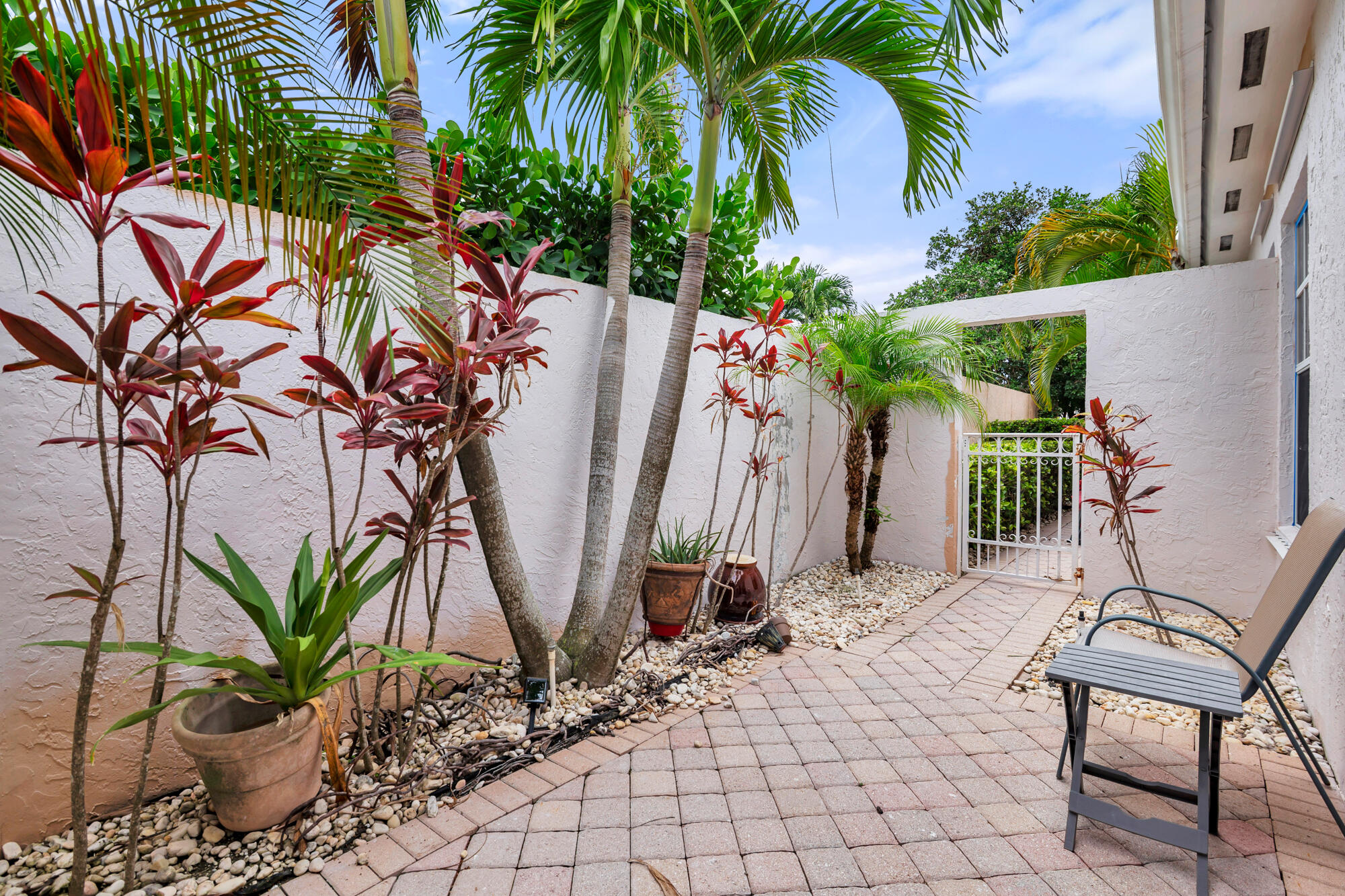 999 Lytham, West Palm Beach FL 33411